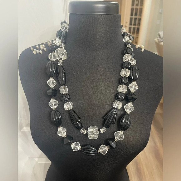Lot Of 2 VINTAGE Faceted Black And Clear Lucite Beaded Necklaces Art Deco 1950s - Picture 1 of 8